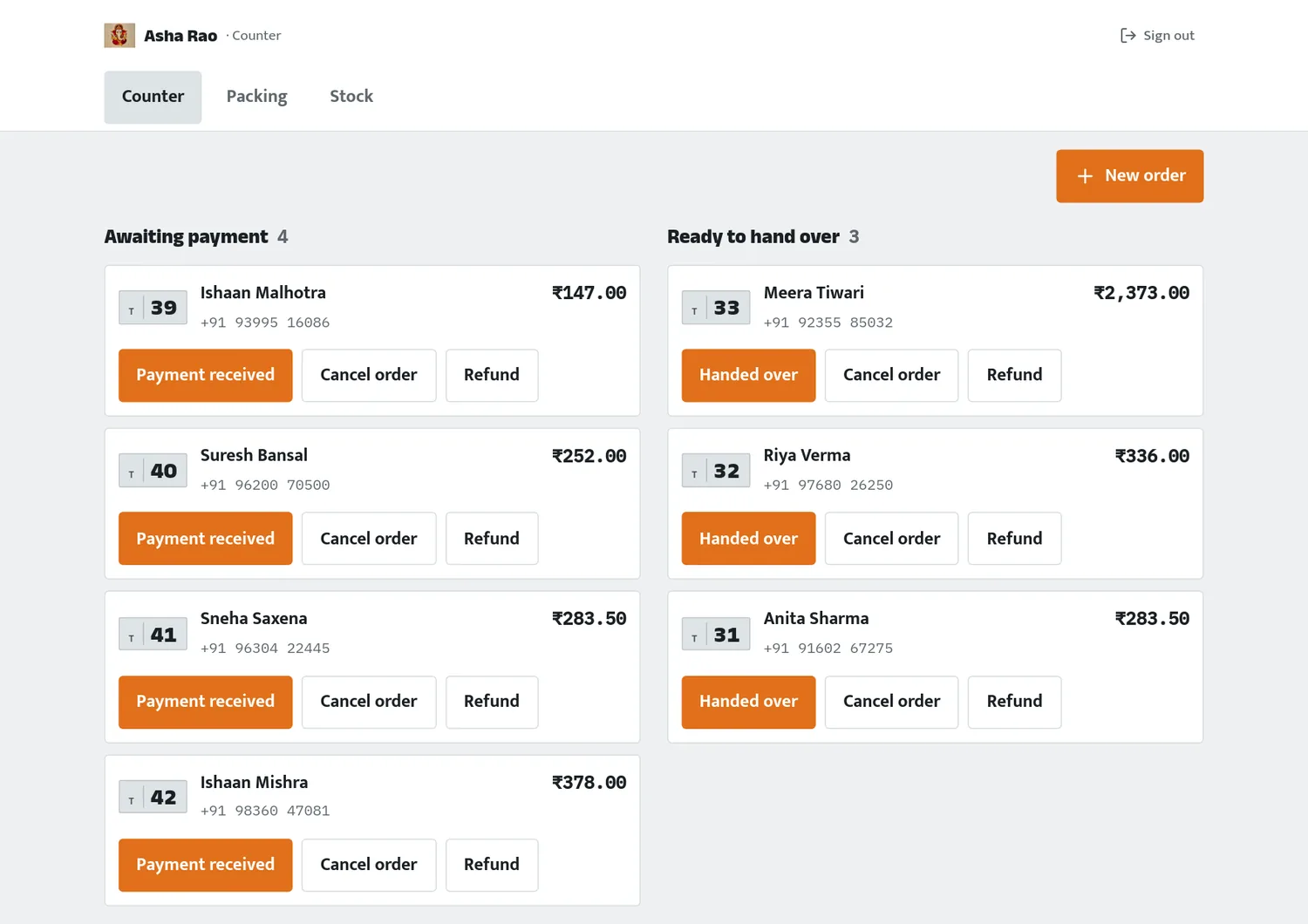The counter panel — four orders awaiting payment and three ready to hand over, each with its token, name, number and total